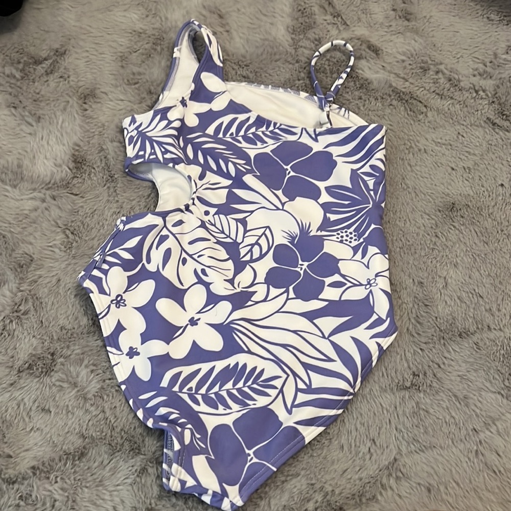 Swimsuit - Picture 2 of 5